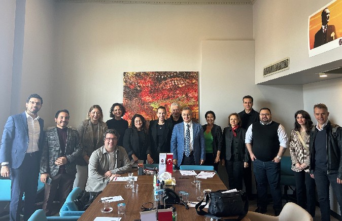 İstanbul Kent Üniversitesi Taksim Kampüsü’müzde GDC Akademi ile geçekleştirdiğimiz iş birliği toplantımızda çok değerli sinema, tiyatro ve seslendirme sanatçılarımızı ağırladık.