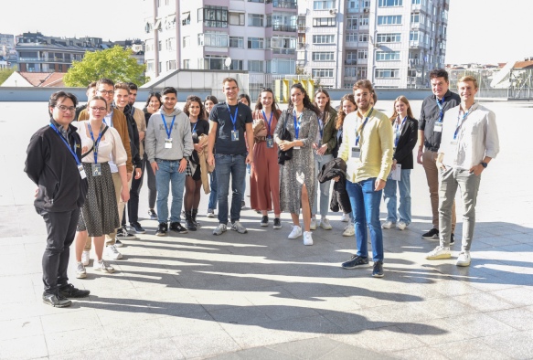 HHU Düsseldorf İşletme Kürsüsü Başkanı Prof. Dr. Andreas Engelen ile 4 araştırma görevlisi ve 10 öğrenciden oluşan 15 kişilik Alman grup, 18-25 Ekim tarihleri arasında Üniversitemizi ziyaret etmiştir.