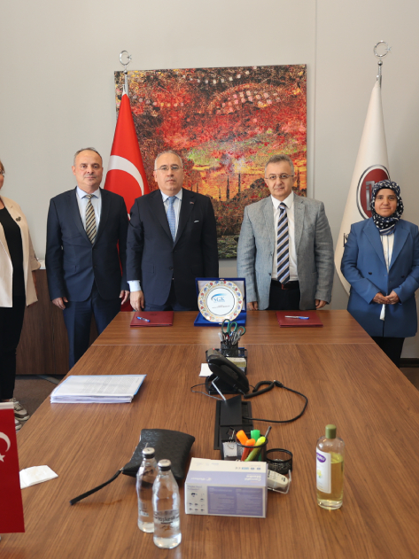 İstanbul Kent Üniversitesi ve İstanbul Sosyal Güvenlik İl Müdürlüğü arasında 2024 emekliler yılı kapsamında yapılacak faaliyetlere ilişkin iş birliği protokolü, 01.07.2024 tarihinde İstanbul Kent Üniversitesi Rektörü Prof. Dr. Mehmet Necmettin Atsü ile imzalamıştır.